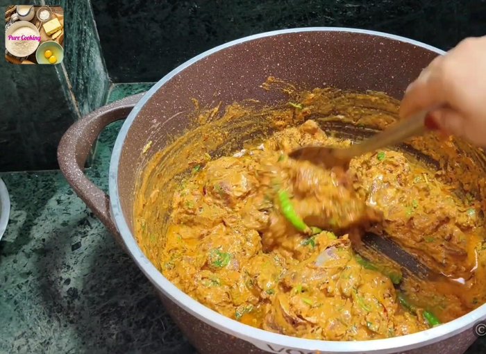Stir 10-12 saffron strands in 1/4 cup of milk. Add this saffron milk, 2-3 green chilies, and the juice of one lemon to the marinated meat.