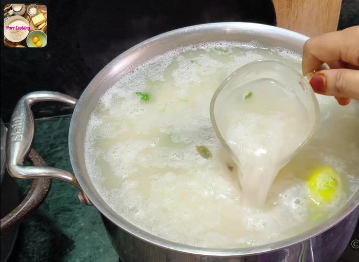 Remove half a cup of hot water (pasav) from the boiling rice and add it to the meat. Remove 1/3 of the cooked rice's water.