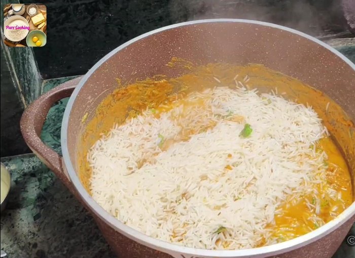Layer the rice and meat: Add a layer of rice, then a layer of chopped coriander, mint, and fried onions. Repeat with the remaining rice.