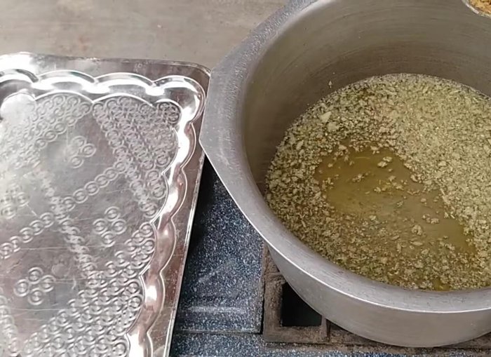 Heat ghee in a large pot. Add garlic and ginger paste and sauté until light brown. (34.96)