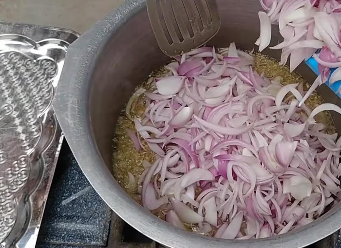 Add finely chopped onions and cook until light golden. (47.8)