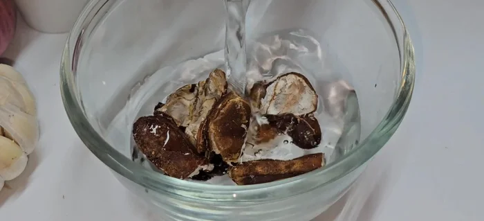 Soak tamarind in water, then squeeze and extract the pulp.