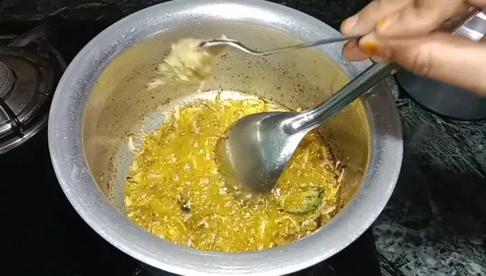 Add 1 spoon of ginger-garlic paste and cook for 1-2 minutes.