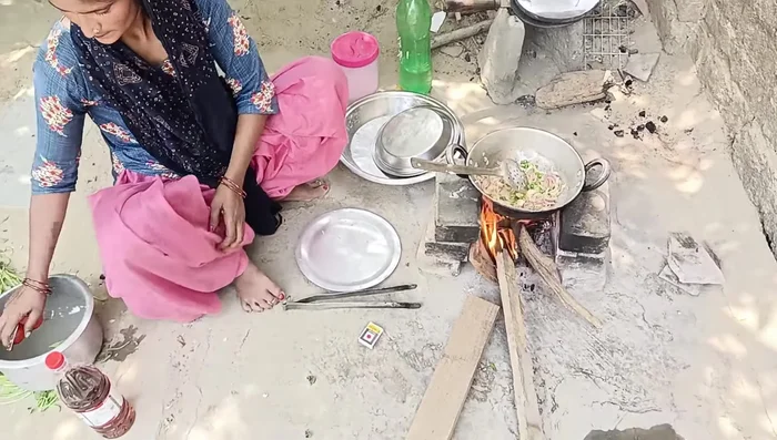 Chop the tomatoes into small pieces.