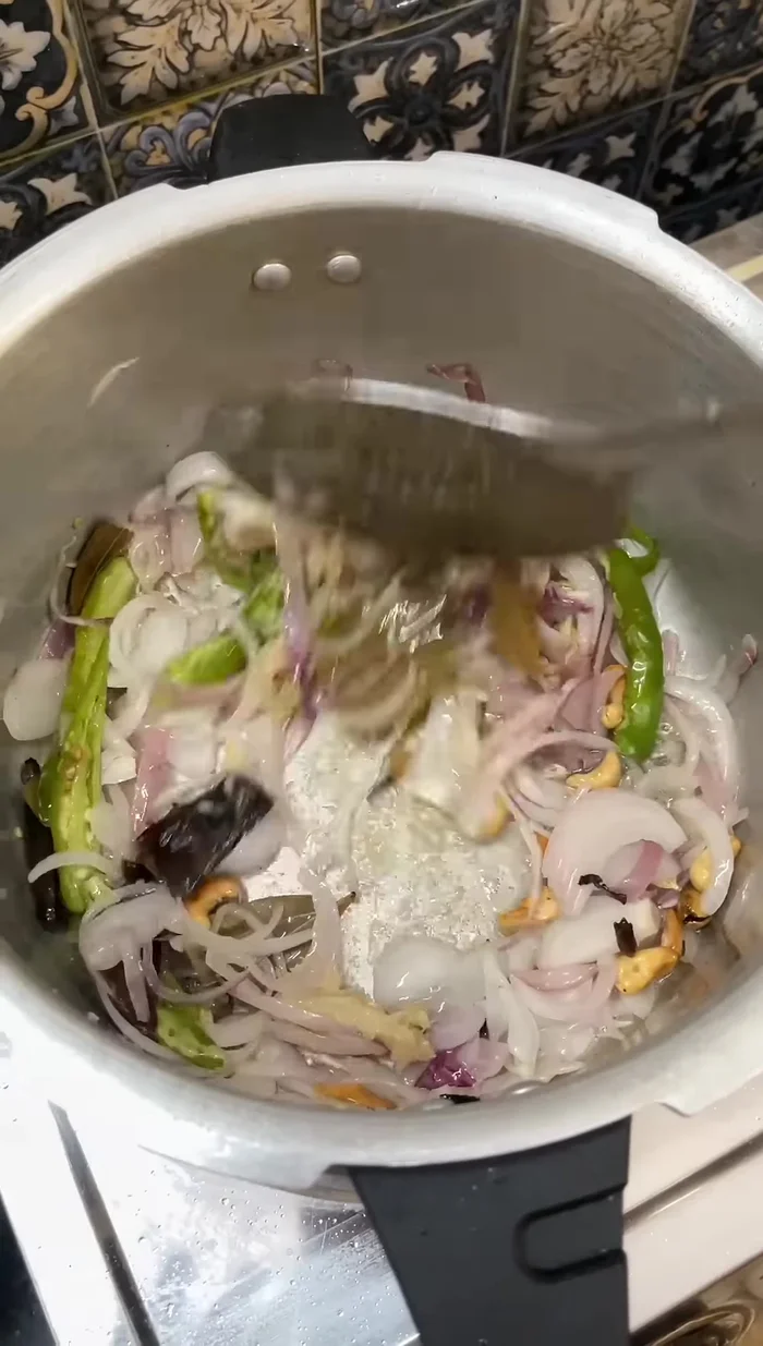 Add one tablespoon of ginger-garlic paste and mix well.