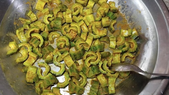 Peel and chop the bitter gourd into small pieces. Remove seeds.