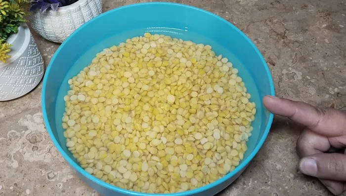 Wash and soak the lentils for 1-2 hours.