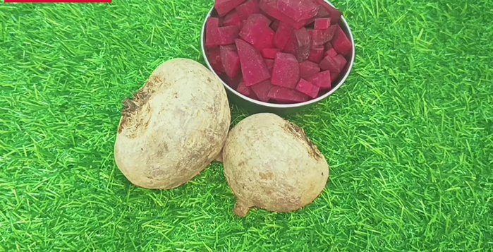 Cut beetroot into small pieces.