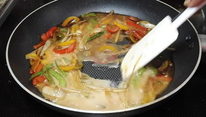 Add the cornflour mixture to the pan. If it thickens too quickly, add another 1/4 cup of water. Cook for 2-3 minutes, or until the gravy thickens to your liking.