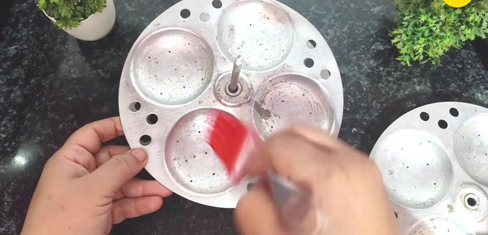 Grease the idli mould with oil.