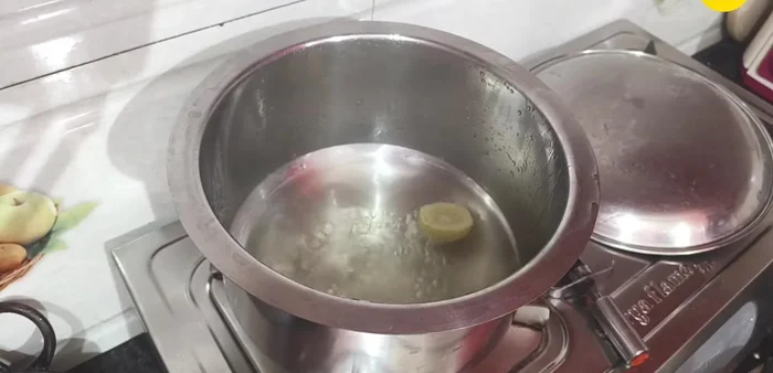 Steam the idlis on high flame for 15-17 minutes.