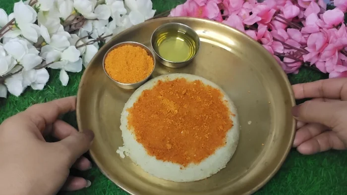 Serve hot with ghee and gun powder, or with coconut chutney and sambar.