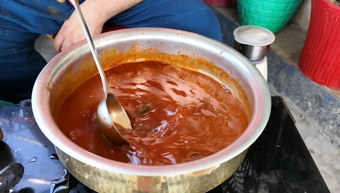 Add curry powder according to taste and bring to a boil.