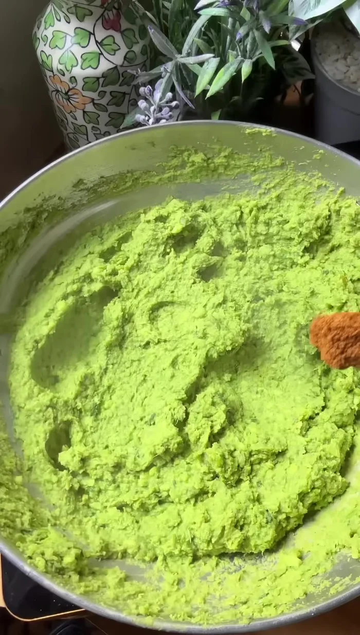 Add the spice mixture to the beetroot dough.
