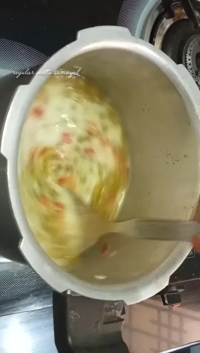 In a separate pot or pan, heat a little oil. Add mustard seeds and curry leaves.