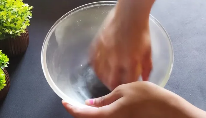 Knead the dough again to make it smooth.