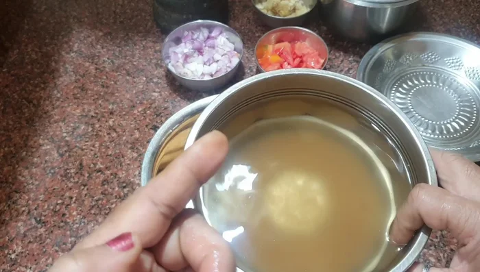 Soak a small piece of tamarind in water until dissolved.