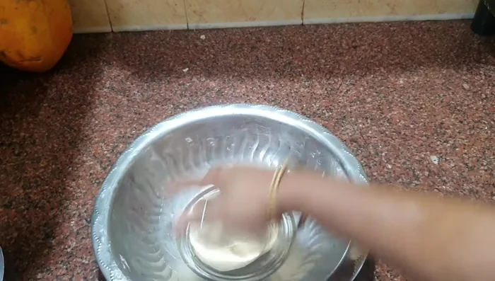 Let the dough rest for half an hour, covered with a cotton ball (optional).