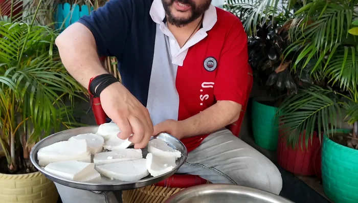 Fry paneer pieces until golden brown on both sides. Set aside.