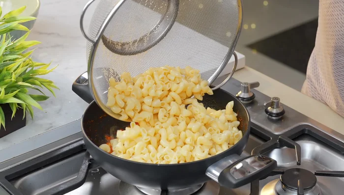 Add the cooked macaroni to the sauce and mix well.