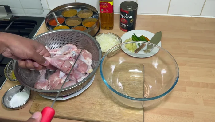 Score the chicken to the bone, season it with Kashmiri chili powder, ground turmeric powder, and salt. Marinate for at least 4-5 minutes (30 minutes is ideal).