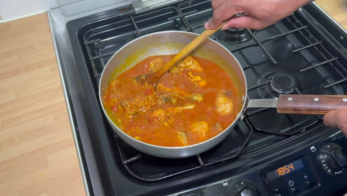 Cook on high heat for 20 minutes, then reduce heat to low and simmer for 5 minutes to thicken the gravy.