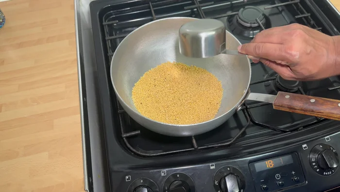 Slightly toast the moong dal until it changes color and becomes aromatic. Then, wash and soak it in water for 30 minutes.