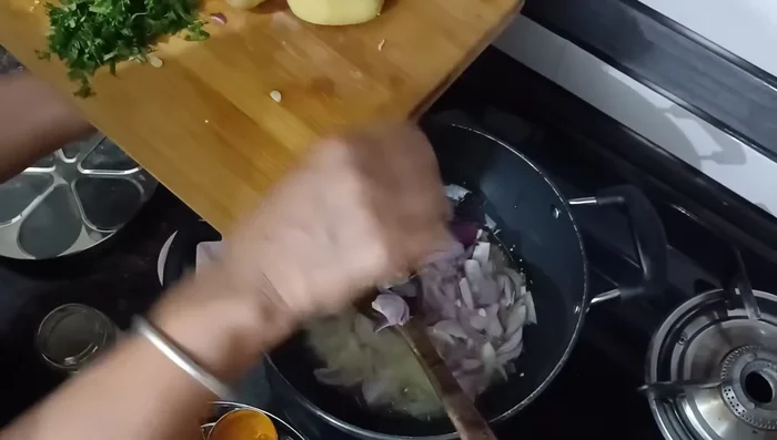 Mash potatoes with your hands, not too finely.