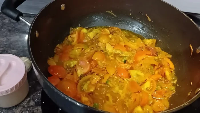 Add the mashed potatoes and fry for a few minutes.