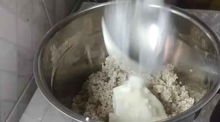 Grind the soaked barley with 2-3 spoons of curd in a mixer jar.