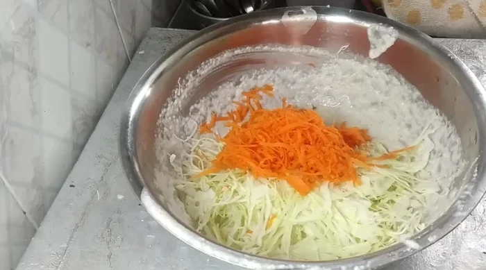 Chop cabbage, carrots, onion, capsicum, and green coriander.