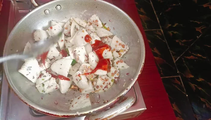 Stir in tomato sauce (or soya sauce/chilli sauce as desired). Mix well and let it simmer for a minute or two.