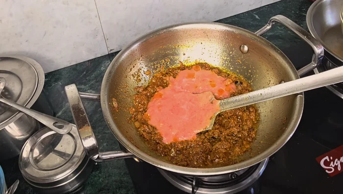 Add the fried tomatoes and simmer.