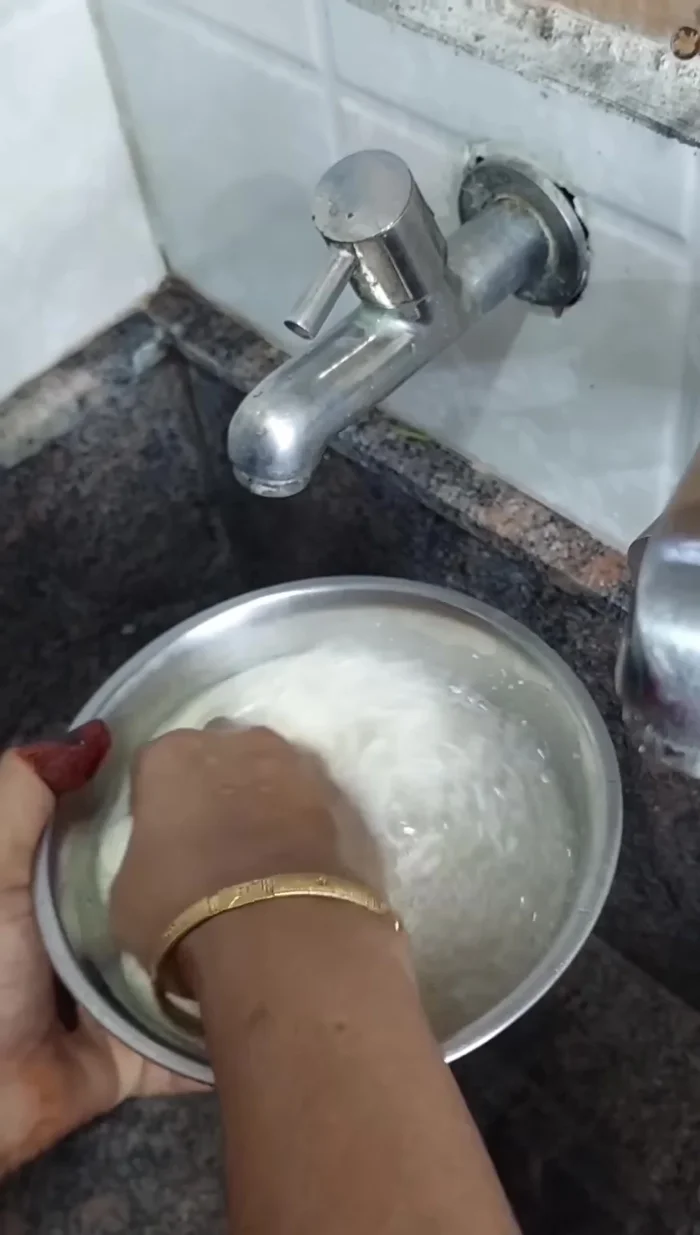 Wash the semolina with three waters. Be careful not to add too much water, otherwise idli will be too thin.