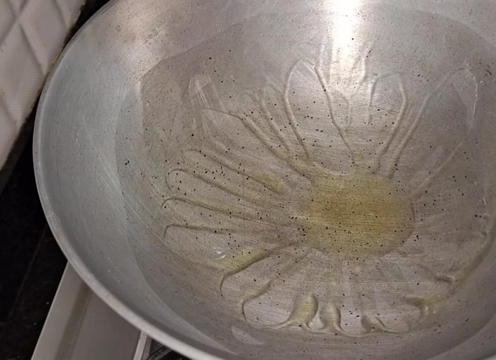 Heat a pan with white oil. Sauté chopped onions, capsicum, and tomatoes until lightly fried. Remove and set aside.
