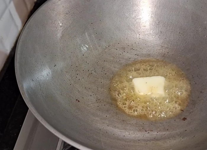Melt butter in the pan. Add minced garlic and sauté until fragrant.