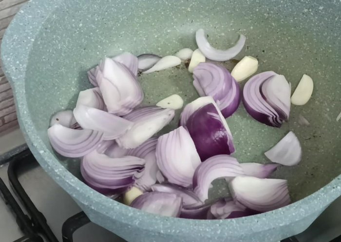 In the same pan, sauté sliced shallots and garlic with salt until softened. Set aside to cool.