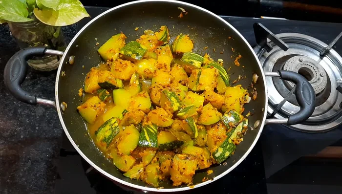 Add a little water and cook for 1-2 minutes.