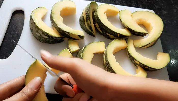 Cut the pumpkin pieces into thick pieces. Don't peel the pumpkin; it cooks quickly and becomes mushy.