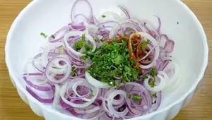 Restaurant Style Laccha Pyaz: Crispy Onion Salad Recipe