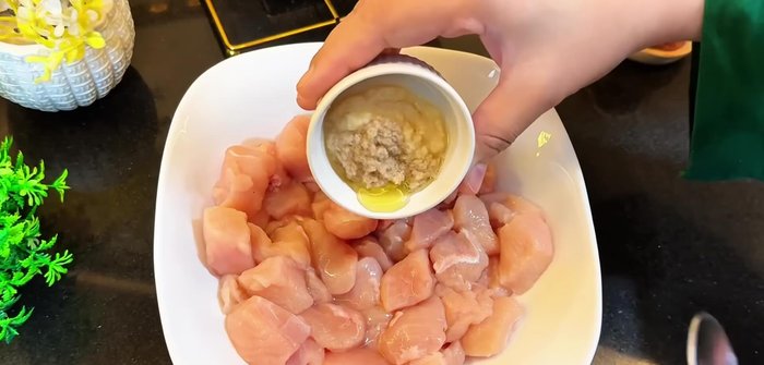 Marinate chicken: In a bowl, combine chicken, lemon juice, garlic-ginger paste, green chili paste, curd, fresh cream, white pepper, black pepper, salt, cumin powder, chicken powder, and oil. Marinate for at least 1 hour.