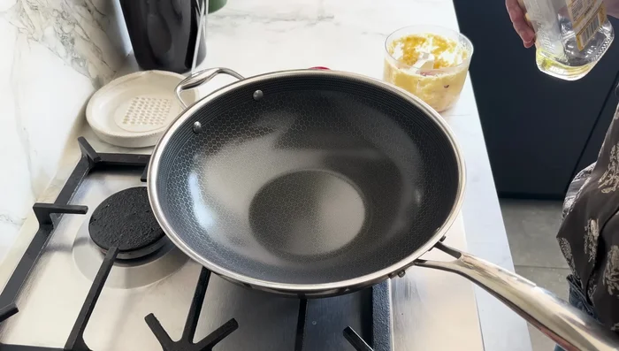 Heat oil in a pan, add cumin seeds and let them sizzle.
