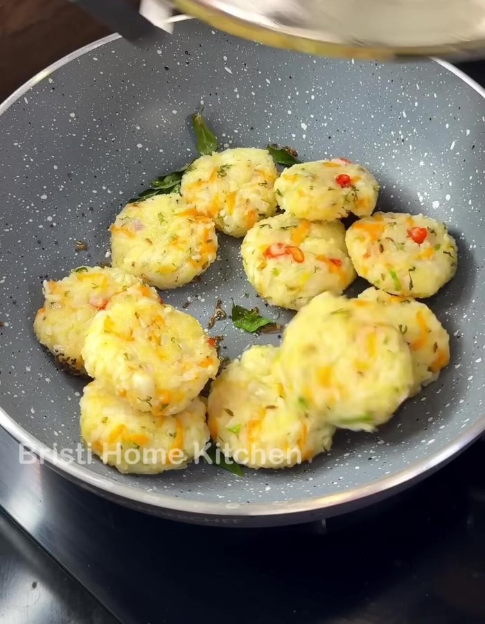 Add the steamed tikkis to the tadka and toss gently. Garnish with finely chopped coriander.