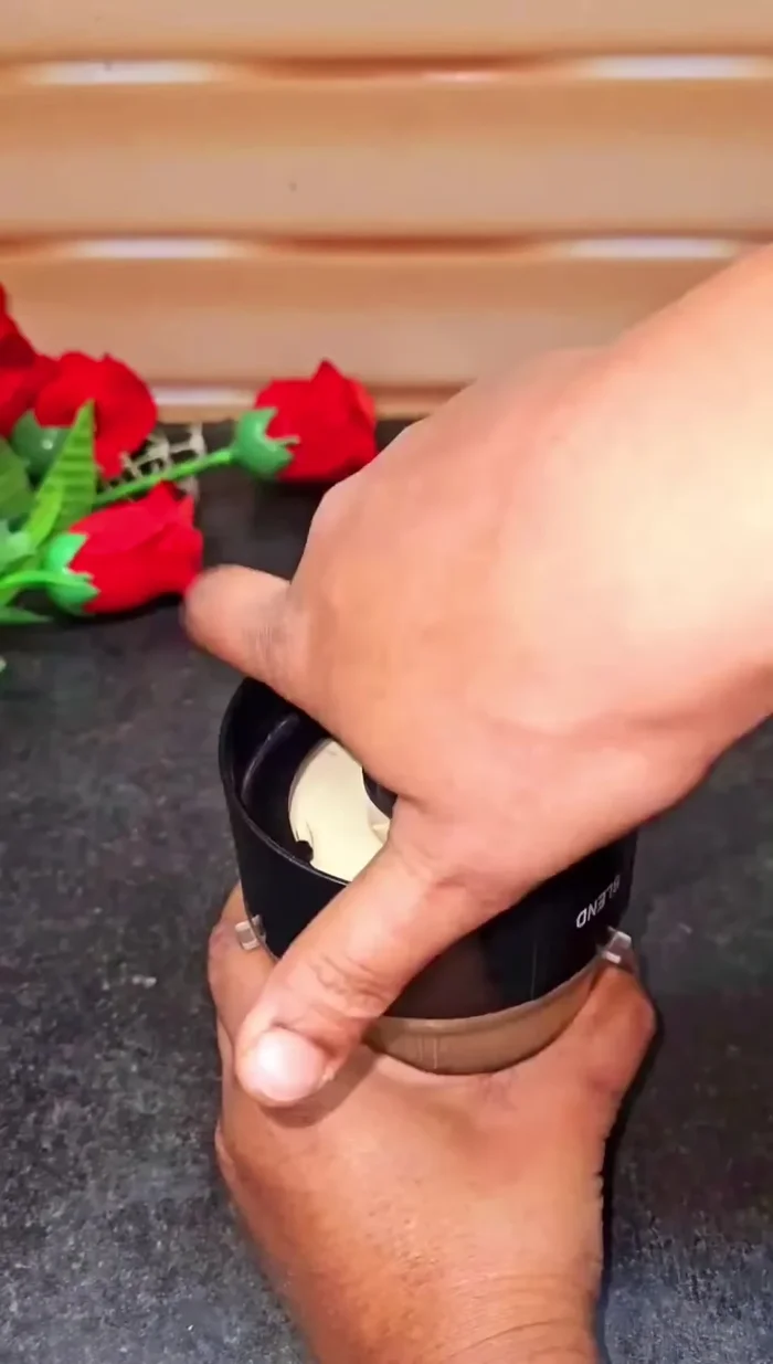 Once ready, put the mixture into a jar.