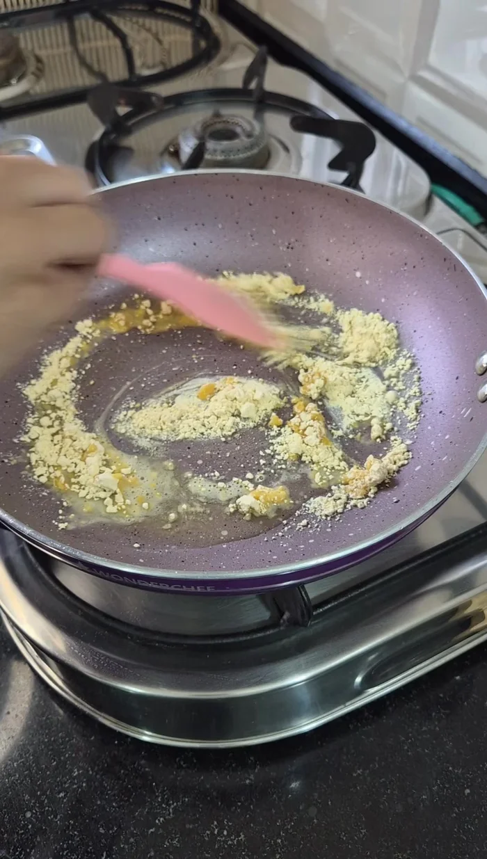 Heat oil in a pan, fry gram flour until golden brown. Add tomato puree and cook for 2-3 minutes.