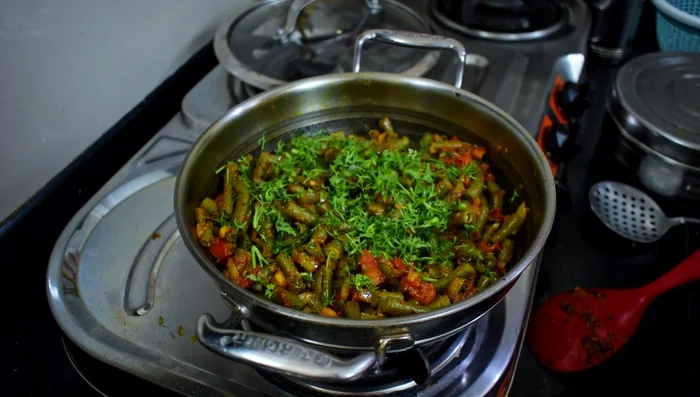Garnish with green coriander.