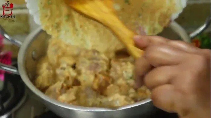 Add marinated chicken and coriander powder to the pan. Stir well.