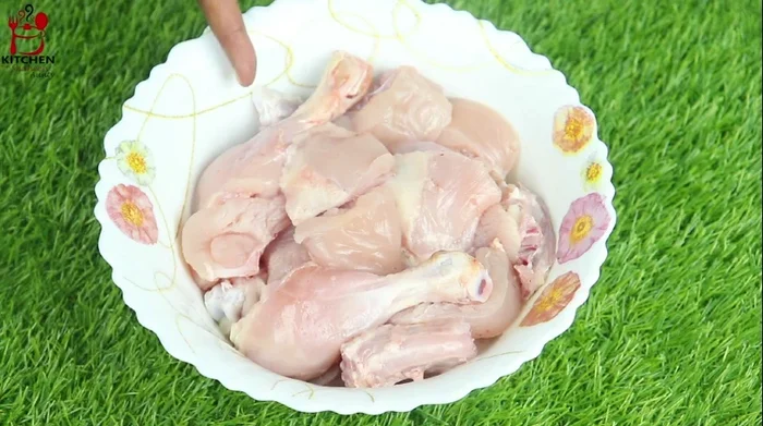 Wash chicken thoroughly and place in a sieve to drain.