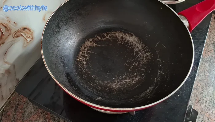 Add 2-3 tablespoons of cooking oil to the pan and heat.
