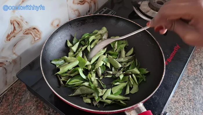 Dry roast 1 cup of curry leaves in a pan for 1 minute on medium flame until crispy. Set aside.